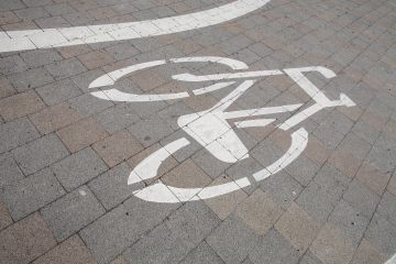 Fahrradsymbol auf einem Fahrradweg