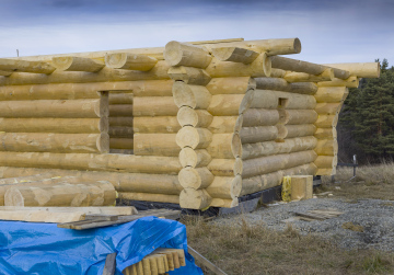 Bau eines Blockhauses aus Holz