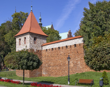 Turm und Stadtmauer in Olkusz