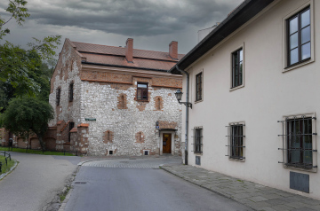 Historische Mietshäuser an der Ulica św. Krzyża in Krakau, Pfarrhaus der Kirche St. Kreuzen