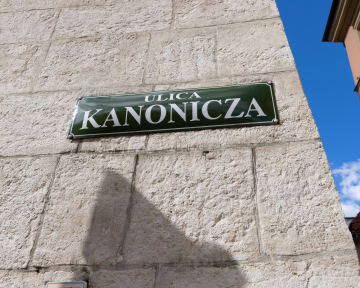 Kanonicza-Straße in Krakau - ein Schild mit dem Namen der Straße