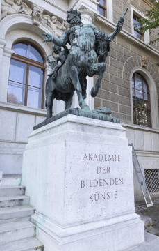 Akademie der bildenden Künste in Wien Skulptur vor dem Eingang