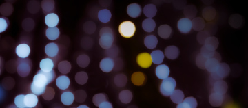 Dunkler Hintergrund mit reflektiertem Lichteffekt, Bokeh