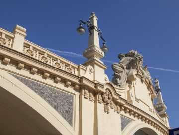 Architektonische Details zum Viadukt im. Stanisław Markiewicz Karow Warschau