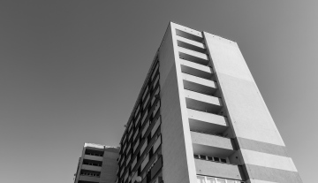 Wohnhaus, Schwarz-Weiß-Foto