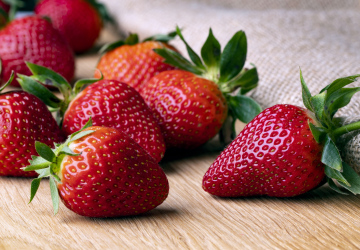 Frische Erdbeeren auf dem Tisch