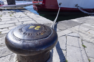 Polierer für Schiffsanlegestellen. Kroatien Rijeka