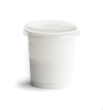 Weißer Joghurt in einer Tasse