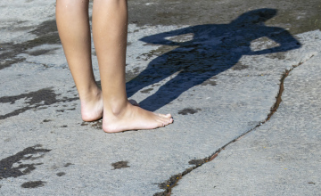Wet Feet und der Schatten der Figur