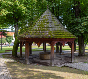 Der historische Brunnen in Nowy Wiśnicz