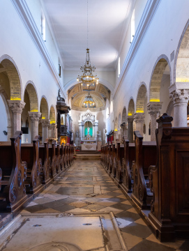 Das Innere der Kirche. Kathedrale der Himmelfahrt der Jungfrau Maria, Krk Kroatien.