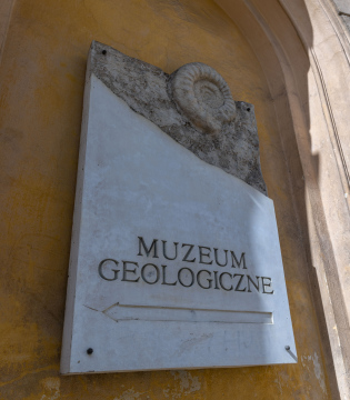 Geologisches Museum in Krakau, Tafelinschrift