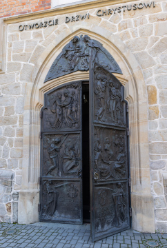 St. Nikolaus in Bochnia, die Haustür