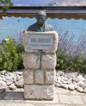 Emil-Geistlich-Büste, Baska-Statue auf der Insel Krk
