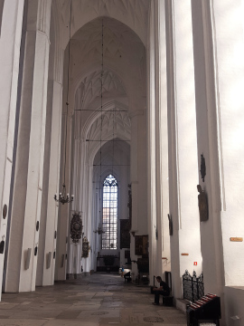 Innenraum der Co-Kathedrale Basilika Mariä Himmelfahrt in Danzig