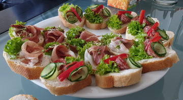 Sandwiches auf dem Tisch