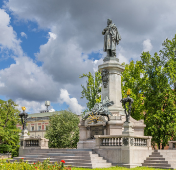 Denkmal, Sockel von Adam Mickiewicz in Warschau