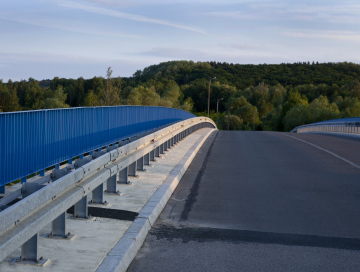 Schutzbarriere am Viadukt