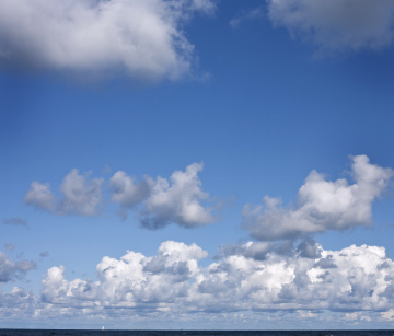 Blauer Himmel und ein Stück Meer