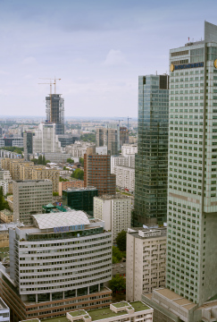 Blick auf Bürogebäude in Warschau
