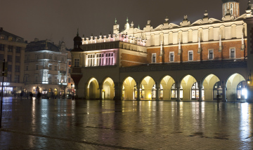 Nachtleben auf dem Marktplatz in Krakau