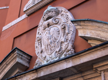 Architektonisches Detail des Vasa-Adlers auf dem Portal im Königsschloss in Warschau
