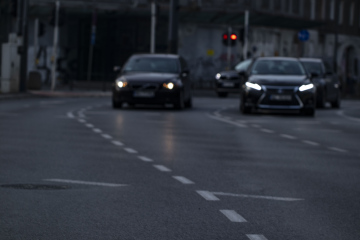 Autos auf Stadtstraßen