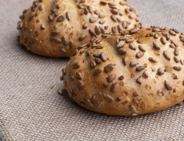 Brötchen mit Sonnenblumenkernen