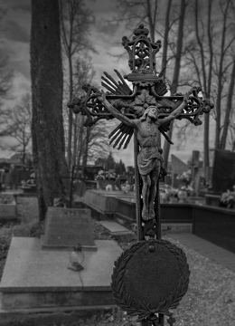 Historisches Kruzifix auf dem alten Friedhof.