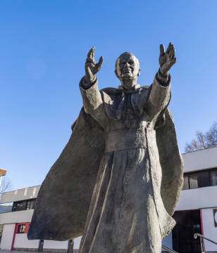 Denkmal von Papst Johannes Paul II. in Nowa Huta