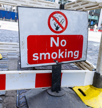 Rauchverbot, Warnschild