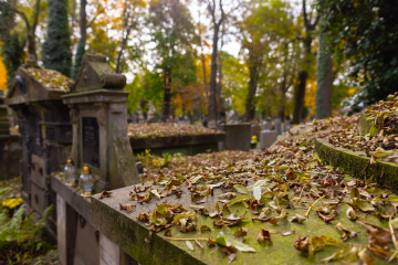 Historische Gräber auf dem Friedhof