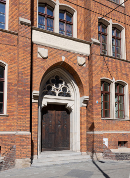 Eingang zum Gebäude der Musikschule in Bytom