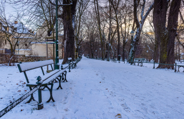 Planty in Krakau, Winter und Schnee auf der Bank