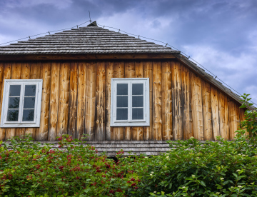 Windows in einem Landhaus aus Holz