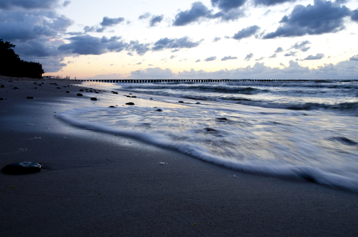 Ein sonniger Abend am Strand