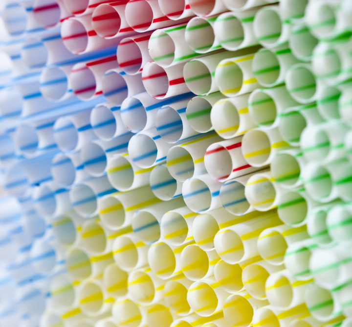 Bunte Tuben für Getränke