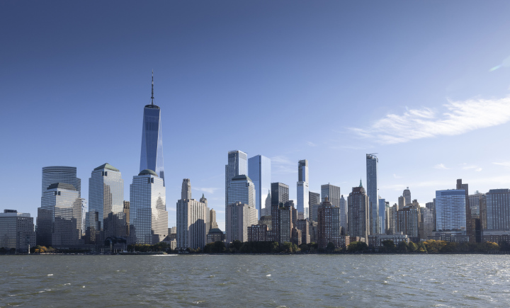 Blick auf den Hudson River und die Wolkenkratzer von Manhattan