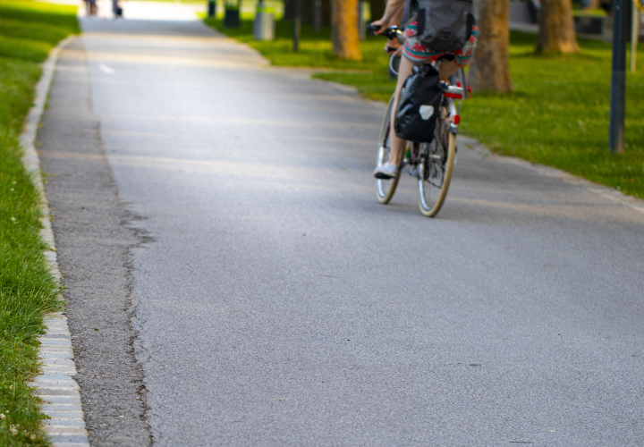 Frau auf dem Fahrrad