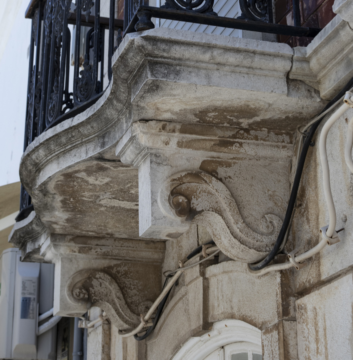 Balkon mit architektonischen Details