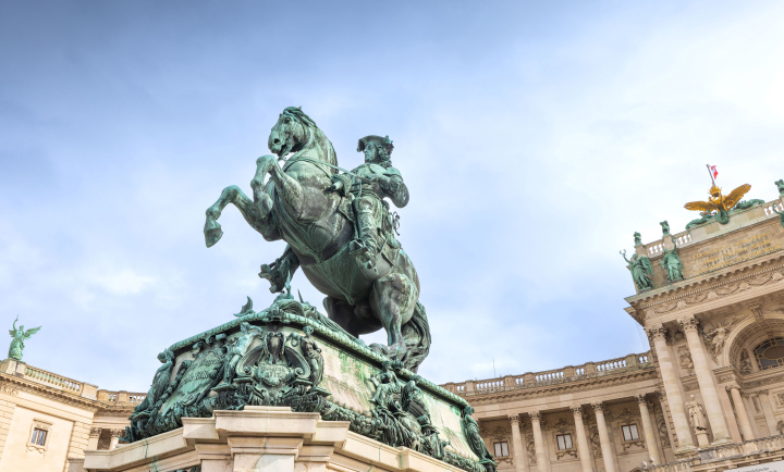 Denkmal für Prinz Eugen von Savoyen in Wien, Hofburg, vor der Bibliothek