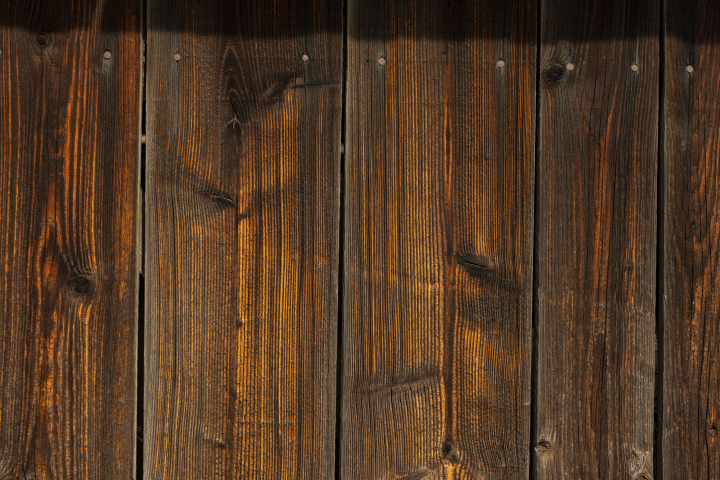 Alte Planken auf einer Gebäudewand