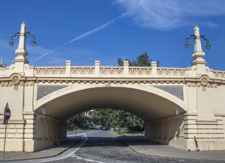 Karowa Street in Warschau, ein historischer Viadukt