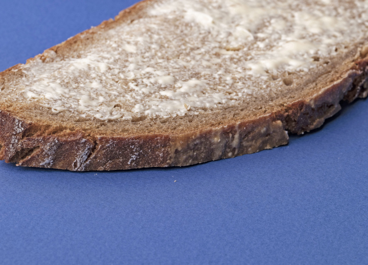 Geschnittenes Brot mit Butter