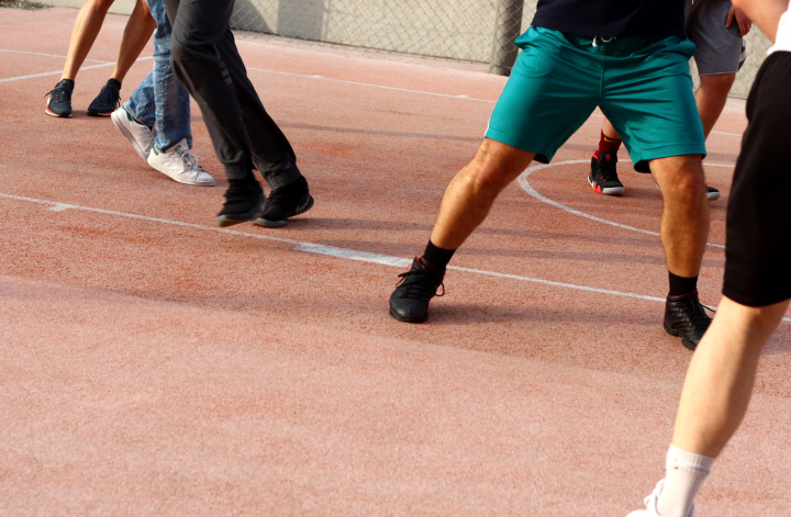 Spaß auf einem Schulspielplatz