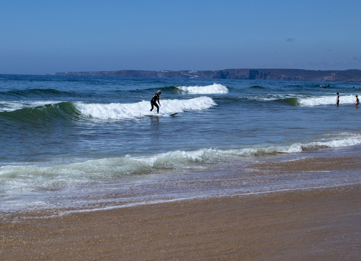 Surfer auf der Welle