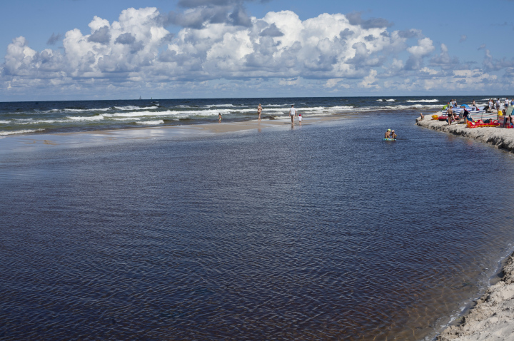 Strand und Flussmündung