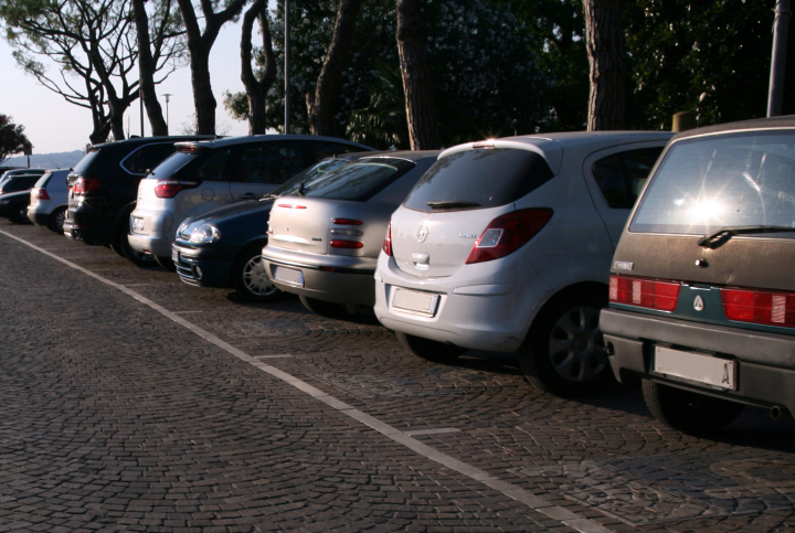 Autos auf dem Parkplatz