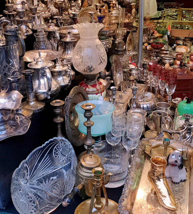 Antiquitäten auf dem Markt