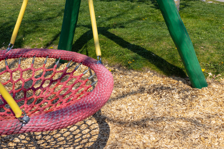 Schaukel auf dem Spielplatz